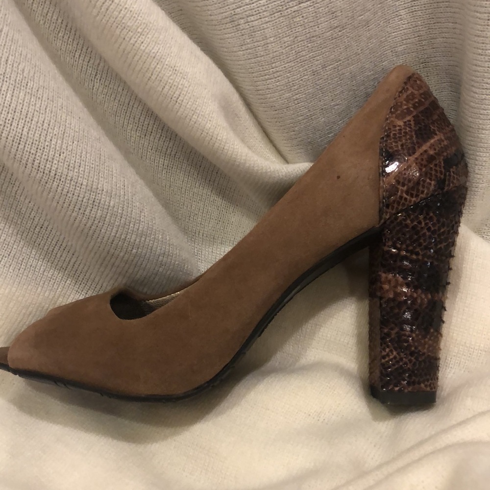 NWOT Andrew Geller Suede & Lizard Heels - Picture 1 of 7